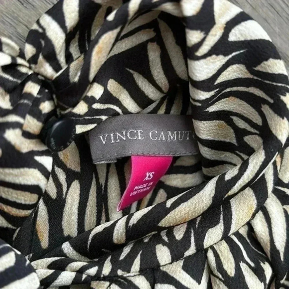 ✨🆕Vince Camuto🆕✨ | Opulent mood long sleeve blouse in cream and black - Picture 6 of 12